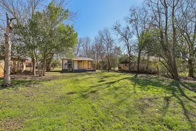 304 Harris Street, Smithville, TX 78957 - Photo 4