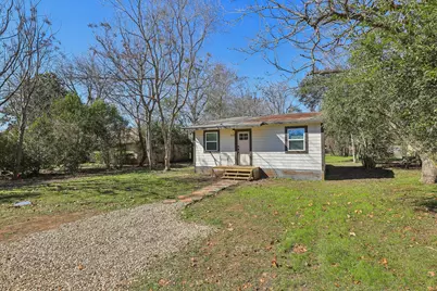 304 Harris Street, Smithville, TX 78957 - Photo 8