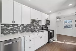 304 Harris St, Smithville, TX 78957 - Photo 16