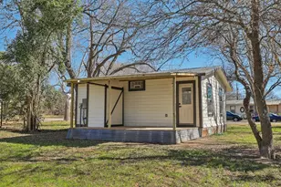 304 Harris St, Smithville, TX 78957 - Photo 26
