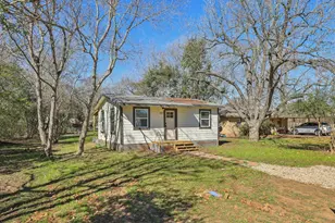 304 Harris St, Smithville, TX 78957 - Photo 6