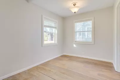 318 S Avenue C, Elgin, TX 78621 - Photo 12