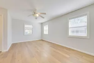 318 S Ave C, Elgin, TX 78621 - Photo 6