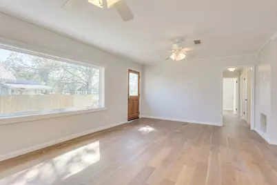 318 S Avenue C, Elgin, TX 78621 - Photo 24