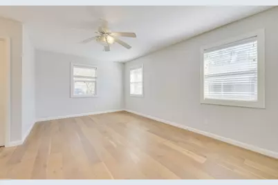 318 S Avenue C, Elgin, TX 78621 - Photo 6
