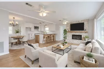 318 S Avenue C, Elgin, TX 78621 - Photo 2