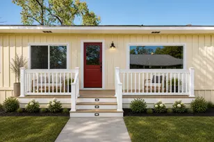 318 S Ave C, Elgin, TX 78621 - Photo 1