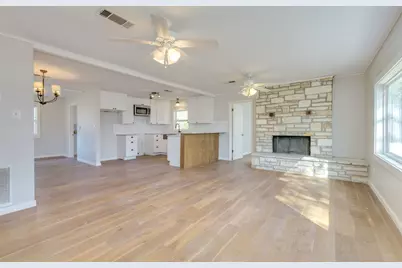 318 S Avenue C, Elgin, TX 78621 - Photo 1