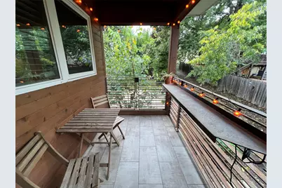 2206 E 9th Street #B, Austin, TX 78702 - Photo 8