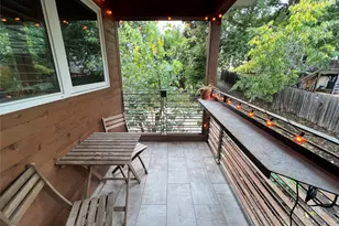 2206 E 9th St, Austin, TX 78702 - Photo 8