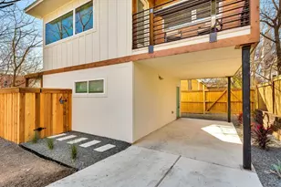 2206 E 9th St, Austin, TX 78702 - Photo 2