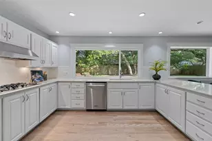 8805 Point W Dr, Austin, TX 78759 - Photo 16