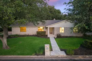 8805 Point W Dr, Austin, TX 78759 - Photo 38