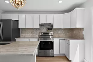 1205 E 9th St, Austin, TX 78702 - Photo 8