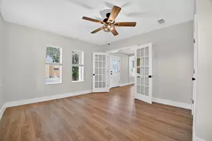 1205 E 9th St, Austin, TX 78702 - Photo 20