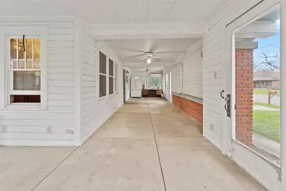 501 E 6th Street, Cameron, TX 76520 - Photo 8