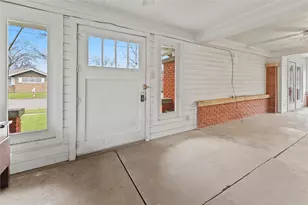 501 E 6th St, Cameron, TX 76520 - Photo 12