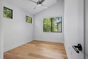 939 E 52nd St, Austin, TX 78751 - Photo 16