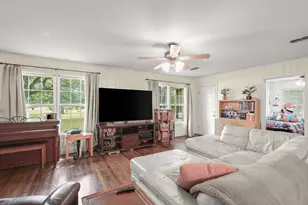 1320 W San Antonio St, Lockhart, TX 78644 - Photo 6