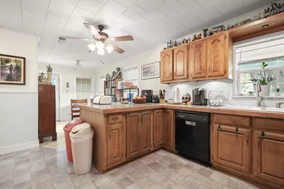 1320 W San Antonio Street, Lockhart, TX 78644 - Photo 12