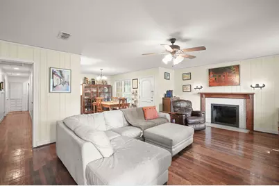 1320 W San Antonio Street, Lockhart, TX 78644 - Photo 8