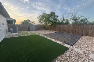 319 Shimmering Cv, San Marcos, TX 78666 - Photo 2