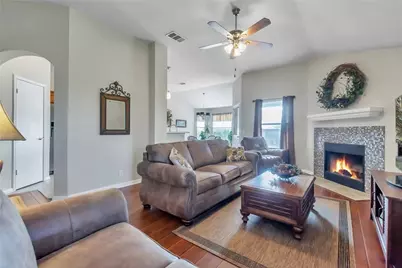 310 Stewart Drive, Hutto, TX 78634 - Photo 4