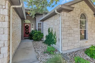 310 Stewart Drive, Hutto, TX 78634 - Photo 2