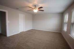 113 Lakeview Ct, Kyle, TX 78640 - Photo 8