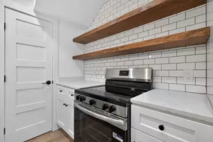 2124 Burton Dr, Austin, TX 78741 - Photo 2