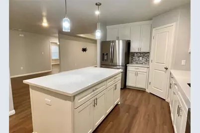 450 S Leon Street, Giddings, TX 78942 - Photo 6