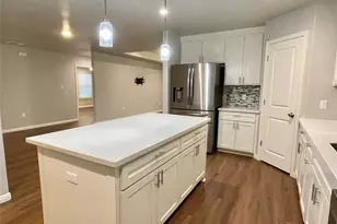450 S Leon St, Giddings, TX 78942 - Photo 6