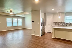450 S Leon St, Giddings, TX 78942 - Photo 10
