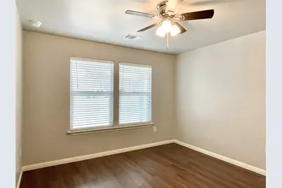 450 S Leon Street, Giddings, TX 78942 - Photo 18