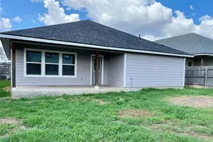 450 S Leon St, Giddings, TX 78942 - Photo 22