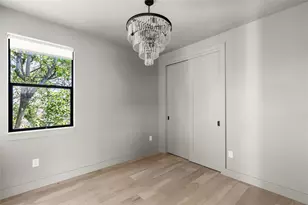 2804 E 22nd St, Austin, TX 78722 - Photo 14