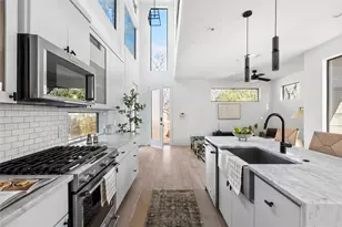 2804 E 22nd St, Austin, TX 78722 - Photo 2