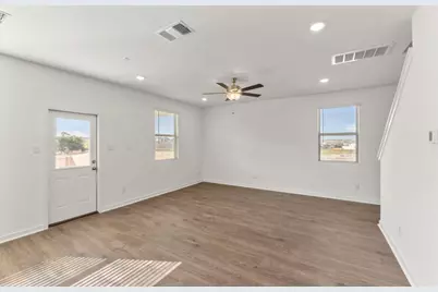 109 Green Berets Bend, Jarrell, TX 76537 - Photo 8