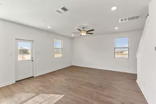 109 Green Berets Bnd, Jarrell, TX 76537 - Photo 8