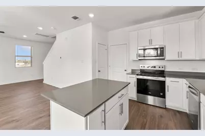 109 Green Berets Bend, Jarrell, TX 76537 - Photo 6