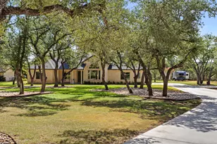 607 Bending Oak Dr, Dripping Springs, TX 78620 - Photo 2