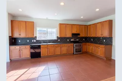 807 Yosemite Trail, Taylor, TX 76574 - Photo 2
