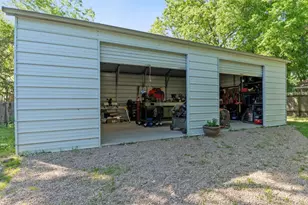 708 W Prairie Lea St, Lockhart, TX 78644 - Photo 34