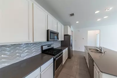 801 S San Marcos Street, Manor, TX 78653 - Photo 6
