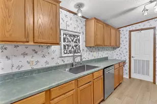 702 Live Oak Rd, Kingsland, TX 78639 - Photo 12