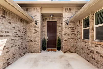 105 W Highfield Street, Hutto, TX 78634 - Photo 4
