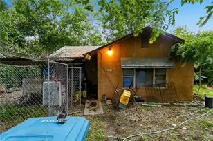2811 Locust St, Kerrville, TX 78028 - Photo 1