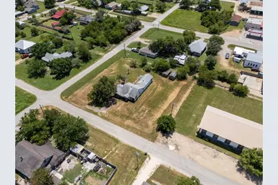 325 E Bell Street, Bartlett, TX 76511 - Photo 2