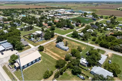 325 E Bell Street, Bartlett, TX 76511 - Photo 6