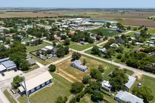 325 E Bell St, Bartlett, TX 76511 - Photo 6